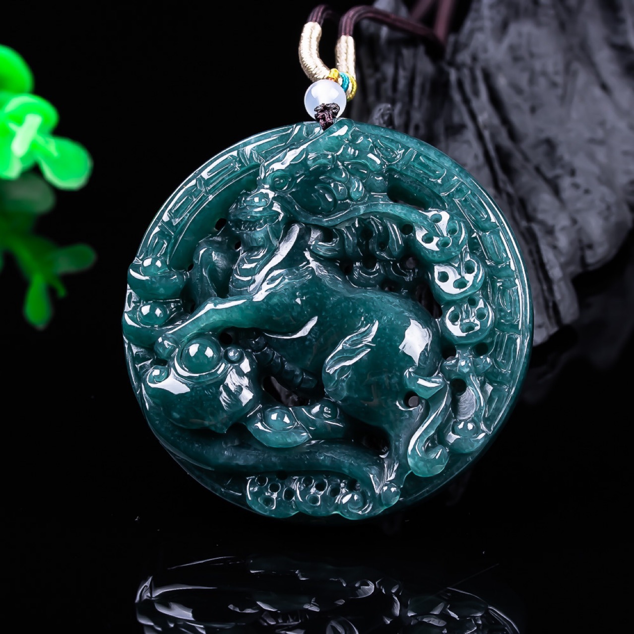 Burmese Jadeite Dragon Pendant - Vintage Necklace 评论和价格