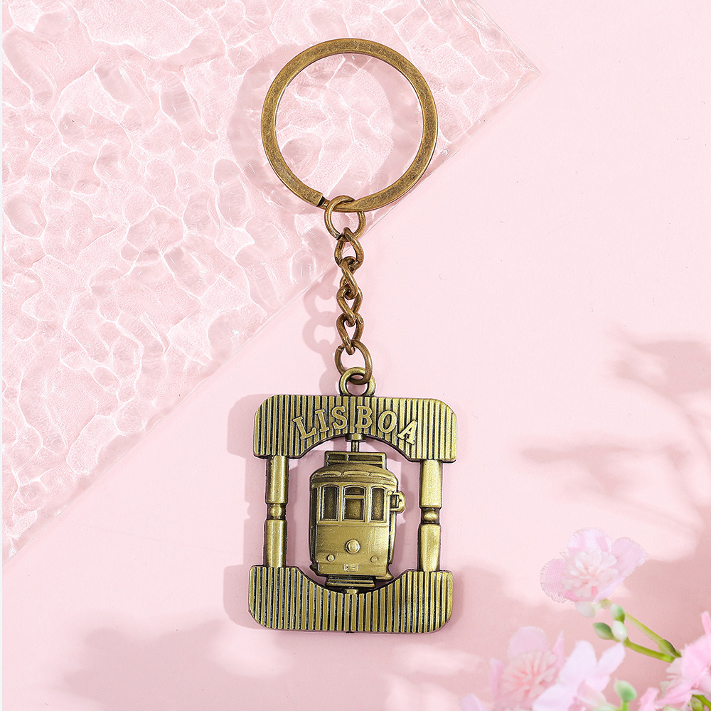 Vintage Tram Design Metal Keyc - Vintage Item 评论和价格