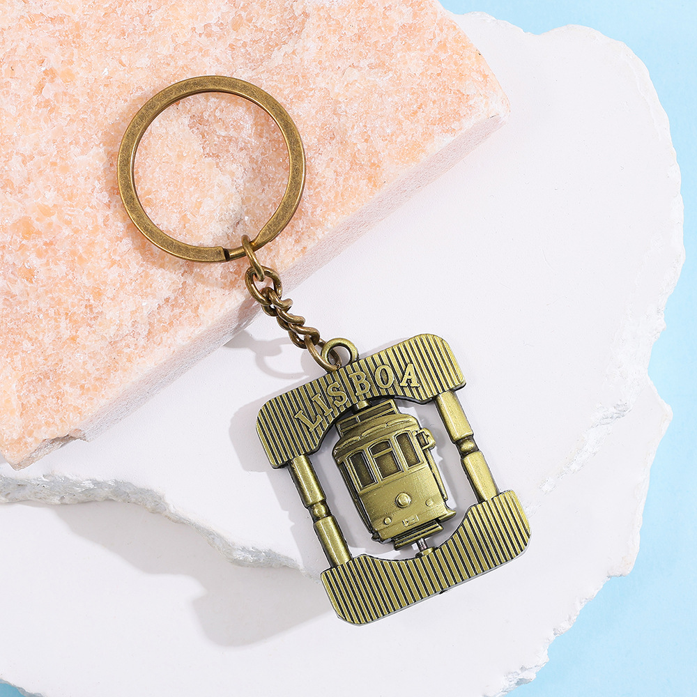 Vintage Tram Design Metal Keyc - Vintage Item 评论和价格