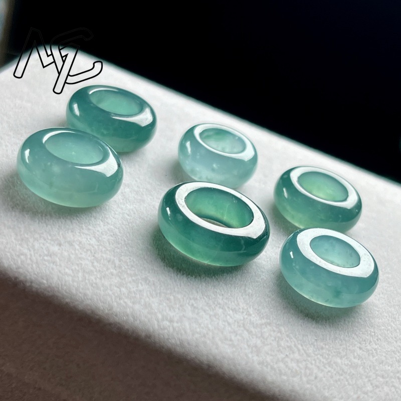 Natural Emerald Blue Water Luc - Vintage Necklace 评论和价格